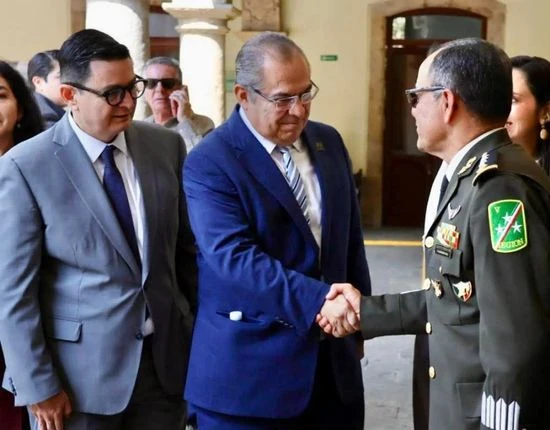 Participa el IJA en entrega de reconocimientos a Fuerzas Armadas
